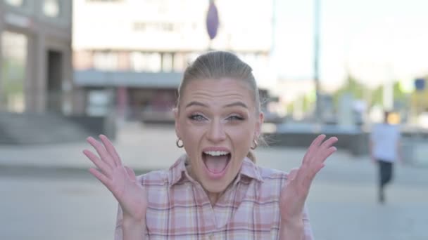 Portrait Excited Casual Woman Celebrating Success Outdoor — Αρχείο Βίντεο