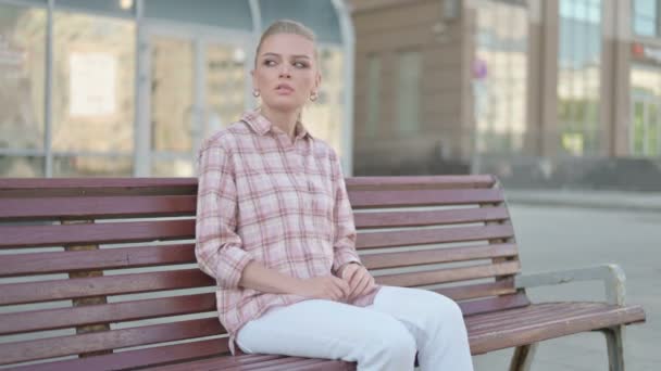 Casual Woman Standing Leaving Sitting Bench Outdoor — Video
