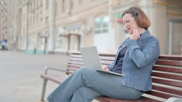 Senior Old Woman Neck Pain Using Laptop While Sitting Outdoor — Stock Video