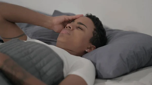 Young African Woman Having Headache While Sleeping Bed — Fotografia de Stock