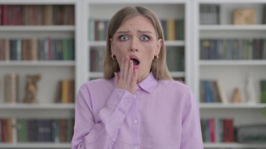 Şok Olan Genç Kadın Portresi,