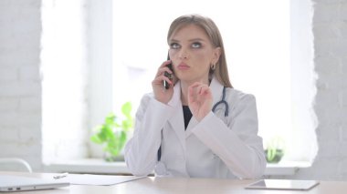 Klinikte Kadın Doktor Konuşuyor