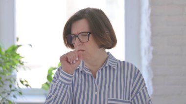 Öksüren Hasta Yaşlı Kadın Portresi