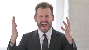 İş adamının portresi Bağırıyor, Bağırıyor