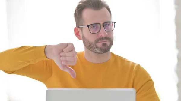 Middle Aged Man Laptop Showing Thumbs — Foto Stock
