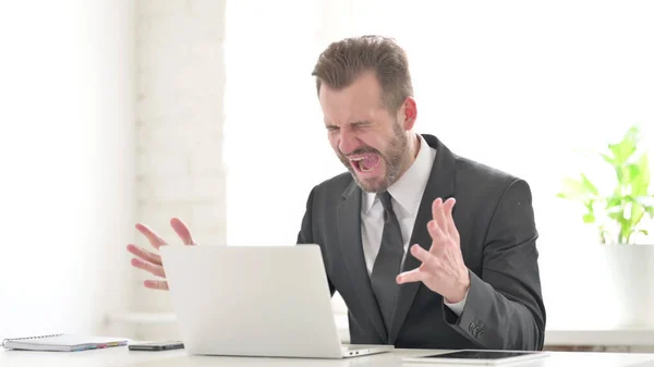 Businessman Feeling Angry While Using Laptop — Stock Photo, Image