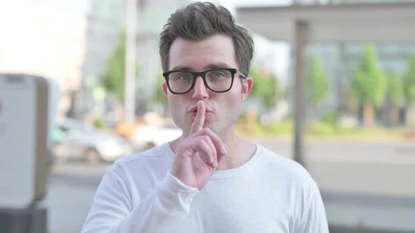 Outdoor Casual Man Finger Lips Please Quiet — 스톡 사진