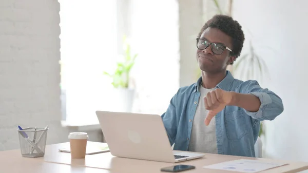 Thumbs African Man Using Laptop Office — Stockfoto