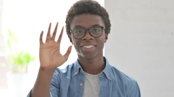 Retrato Del Hombre Africano Saludando Dando Bienvenida — Foto de Stock