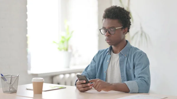 African Man Browsing Internet Smartphone Office — Foto Stock