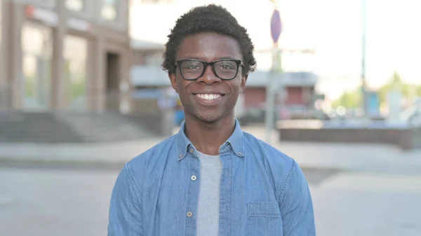 Portrait African Man Smiling Camera Outdoor — Stockfoto