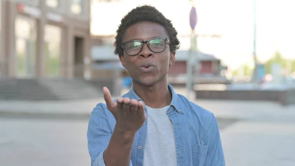 Loving African Man Giving Flying Kiss Hands Outdoor — Stock Photo, Image