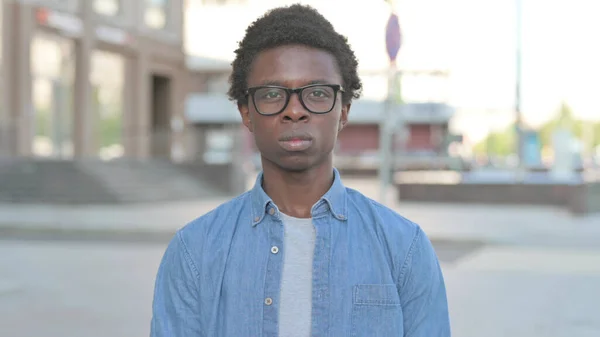 Portrait African Man Looking Camera Outdoor — Stockfoto