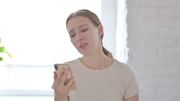 Shocked Young Woman Reacting Loss Smartphone — Foto de Stock
