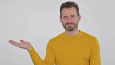 Olgun Yetişkin Adam 'ın Portresi Elinde Ürün Tutuyor, Reklam Hareketi, Beyaz Arkaplan