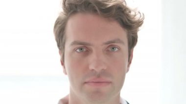 Diş Ağrısı Olan Adamın Yüzü