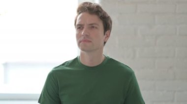 Gelişigüzel Genç Adam Yeni Fırsat Arıyor