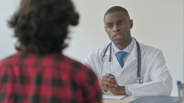 African American Doctor Talking Patient Clinic — Stock Video