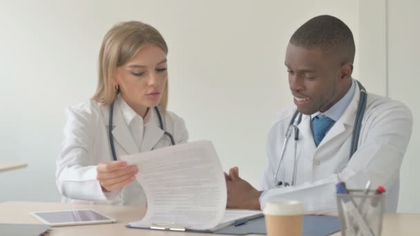 Female Doctor African American Doctor Working Clinic — Stock Video