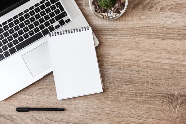 Cuaderno Blanco Con Pluma Están Parte Superior Mesa Escritorio Oficina — Foto de Stock