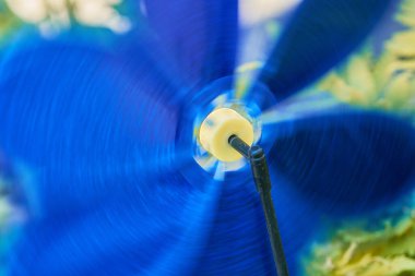 Dönen bahçe çeviricileri hareket halinde