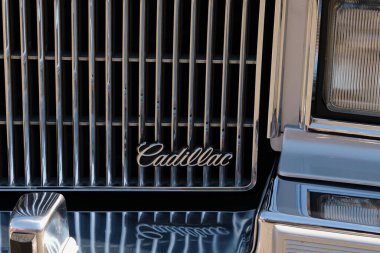 Klasik Cadillac ön ızgarasının görüntüsünü kapat