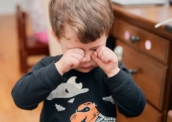 Joven Está Molesto Llorando Por Alguna Razón — Foto de Stock