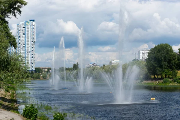 Park et. Su çeşmesi. Kyiv