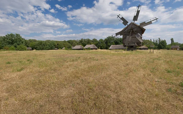 Reis Naar Oud Dorp Met Windmolens — Stockfoto