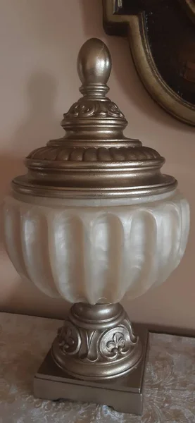 Cadılar bayramı balkabakları, bir kutuda kutular tepside, balkabağı, arkadan manzarası