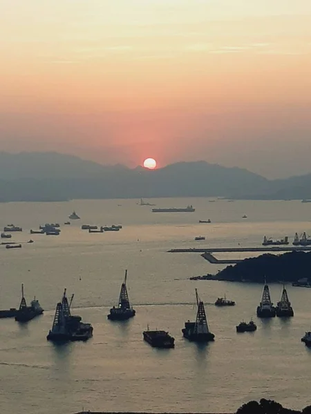 Hong Kong şehrinin gün batımı manzarası