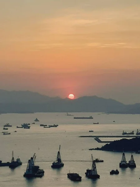 Hong Kong şehrinin gün batımı manzarası