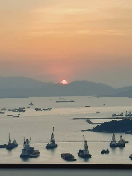 Hong Kong şehrinin gün batımı manzarası