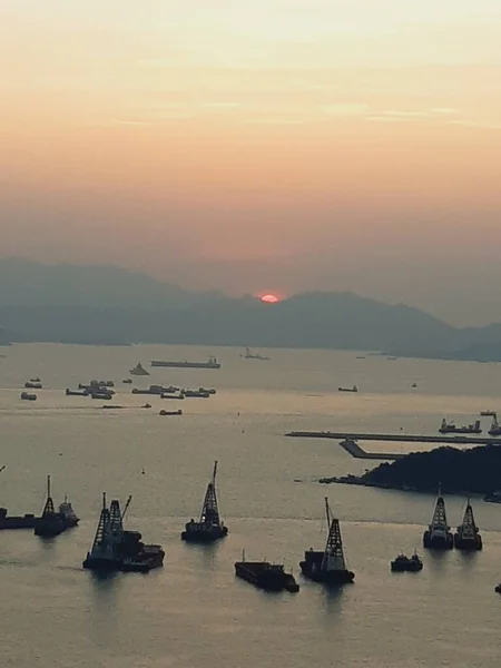 Hong Kong şehrinin gün batımı manzarası