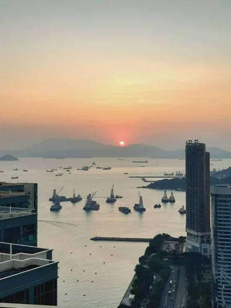 Hong Kong şehrinin gün batımı manzarası