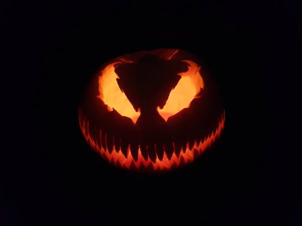 Calabaza Veneno Halloween Con Vela Sobre Fondo Negro — Foto de Stock