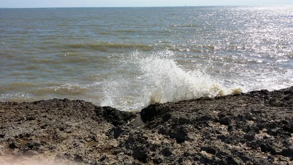 Olas Marinas Acantilado —  Fotos de Stock