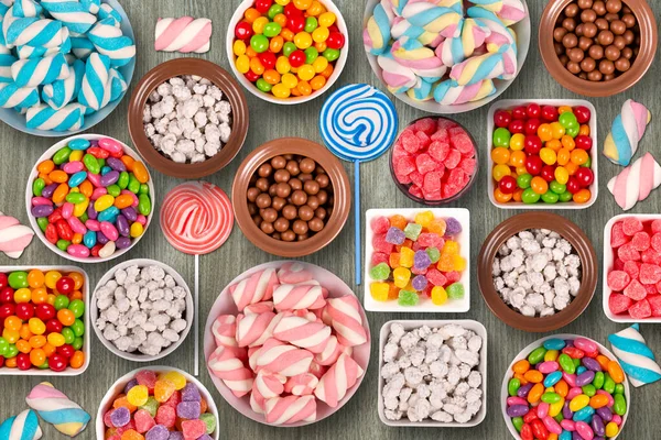 Bonbons Colorés Marshmellows Boules Chocolat Dans Des Pots Sucettes Cacahuètes — Photo
