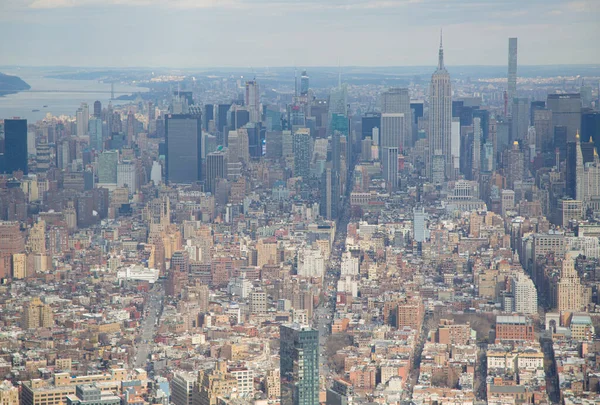 manhattan adasının havadan görünümü.