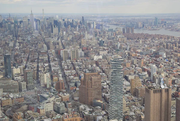 manhattan adasının havadan görünümü.