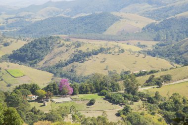Brezilya 'nın Cunha şehrinin tepesinden panoramik manzara.
