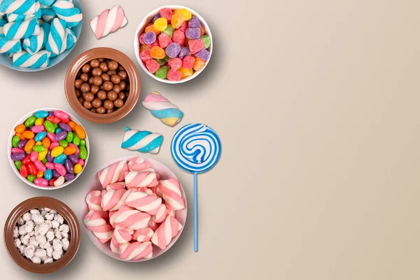 Bunte Bonbons Marshmellows Schokoladenkugeln Gläsern Lutscher Und Süße Erdnüsse Und — Stockfoto