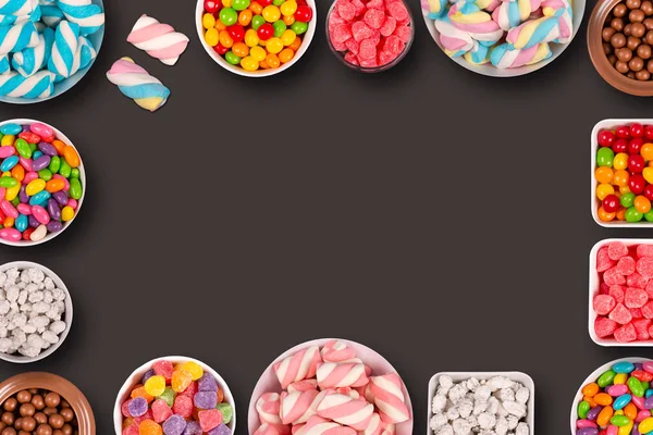 Barevné Bonbóny Marshmellows Čokoládové Kuličky Sklenicích Lízátka Sladké Arašídy Kopírovací — Stock fotografie