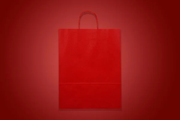 Червоний Паперовий Мішок Ізольований Червоному Тлі — стокове фото