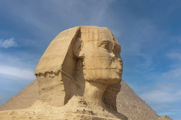 Esfinge Guardando Pirâmides Egito — Fotografia de Stock