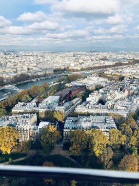Eyfel Kulesi şehir manzarası! Süper nefes kesici manzara!