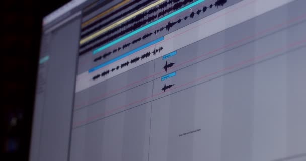 Şarkı parça çalma ile program arayüzü ile bilgisayar ekranı. — Stok video