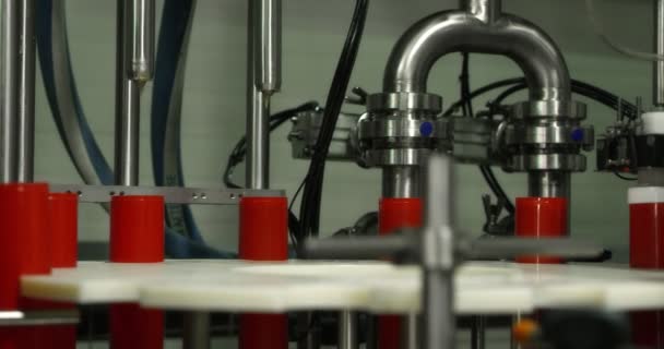 機械油生産工場 産業企業のための機械油の開発 Redカメラで撮影 — ストック動画