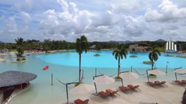 Asya 'daki su parkının bölgesi, Phuket' teki tüm aile için bir su parkı.