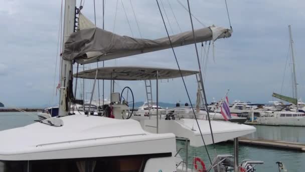 Flybridge Yate Vela Partes Detalles Catamarán Vela Lujo Cerca — Vídeo de stock